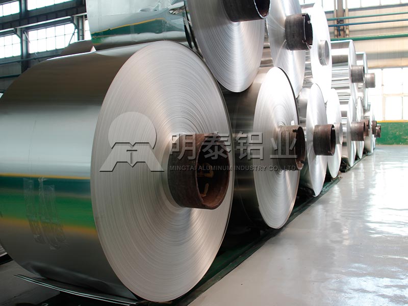 加多寶和王老吉共享紅罐包裝，罐裝材料實為5182鋁板